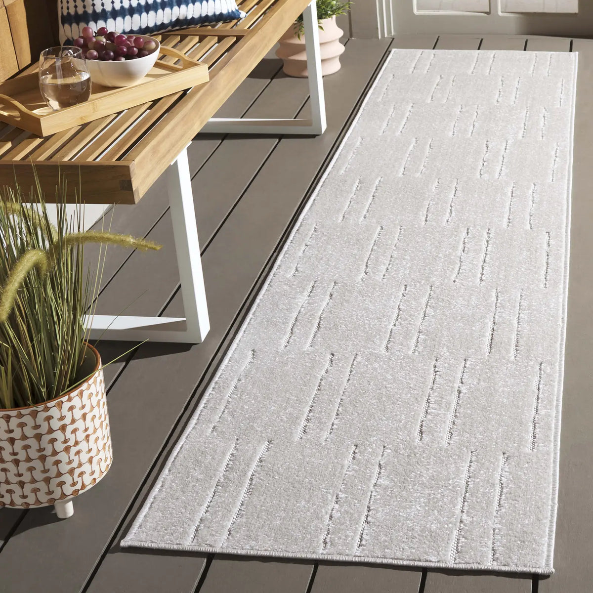 Safavieh Stella 2'-0" x 8'-0" Rug in Ivory