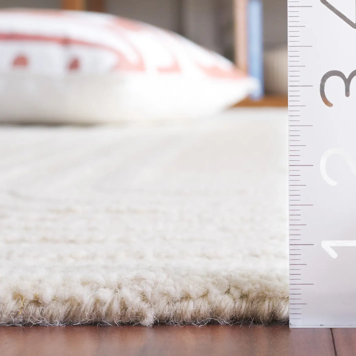 Safavieh Rodeo Drive 4'-0" x 6'-0" Rug in Ivory / Beige