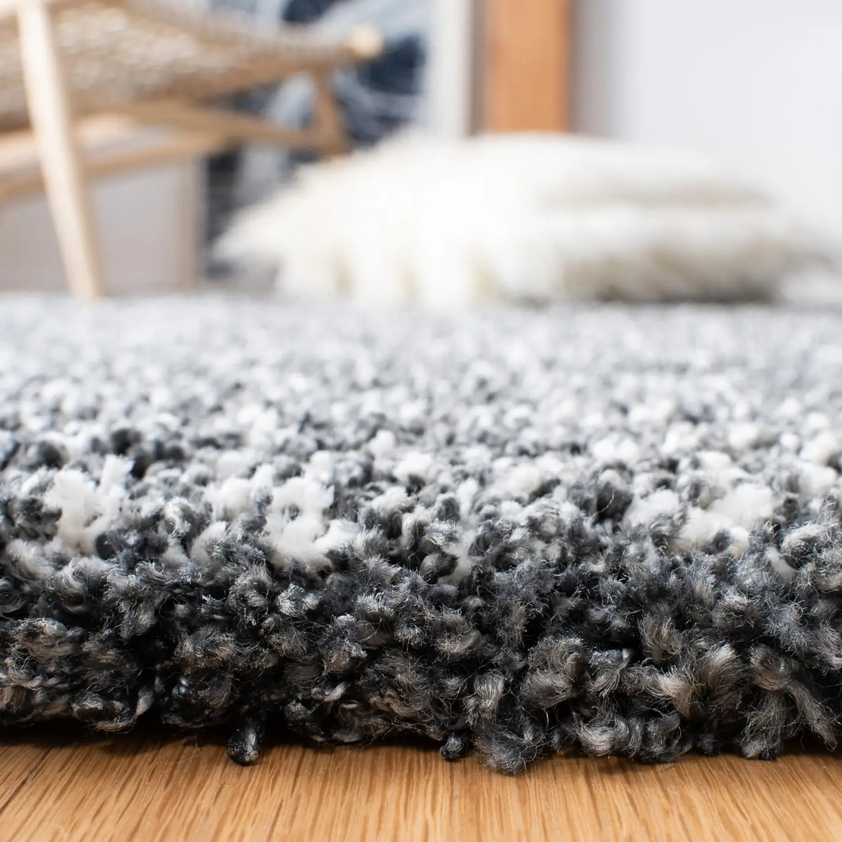 Safavieh Hudson Shag 4'-0" x 6'-0" Rug in Dark Grey / Ivory