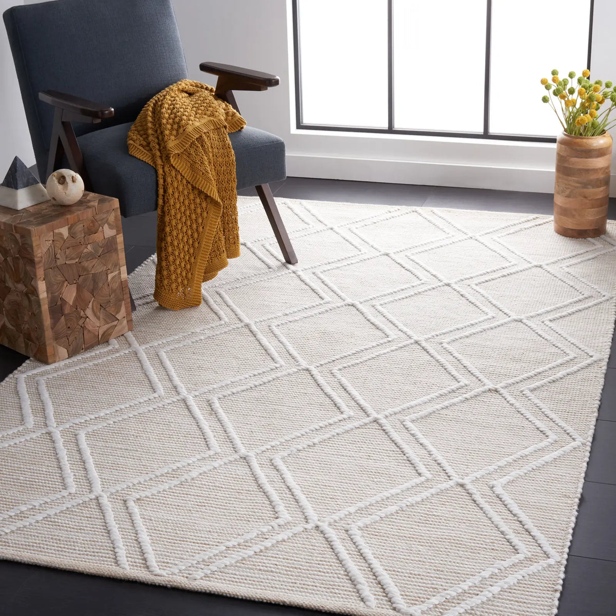 Safavieh Kilim 4'-0" x 6'-0" Rug in Natural / Ivory