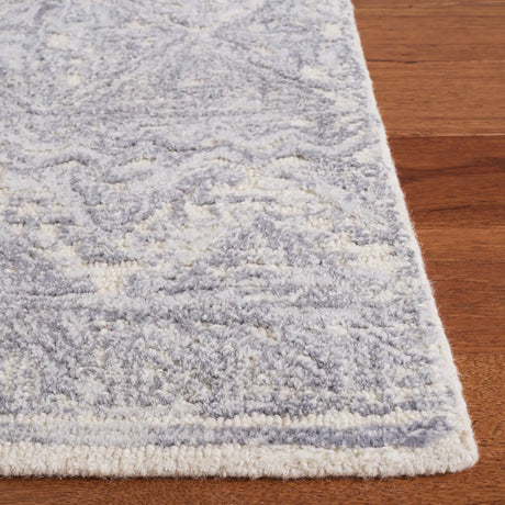 Safavieh Metro 4'-0" x 6'-0" Rug in Grey / Ivory