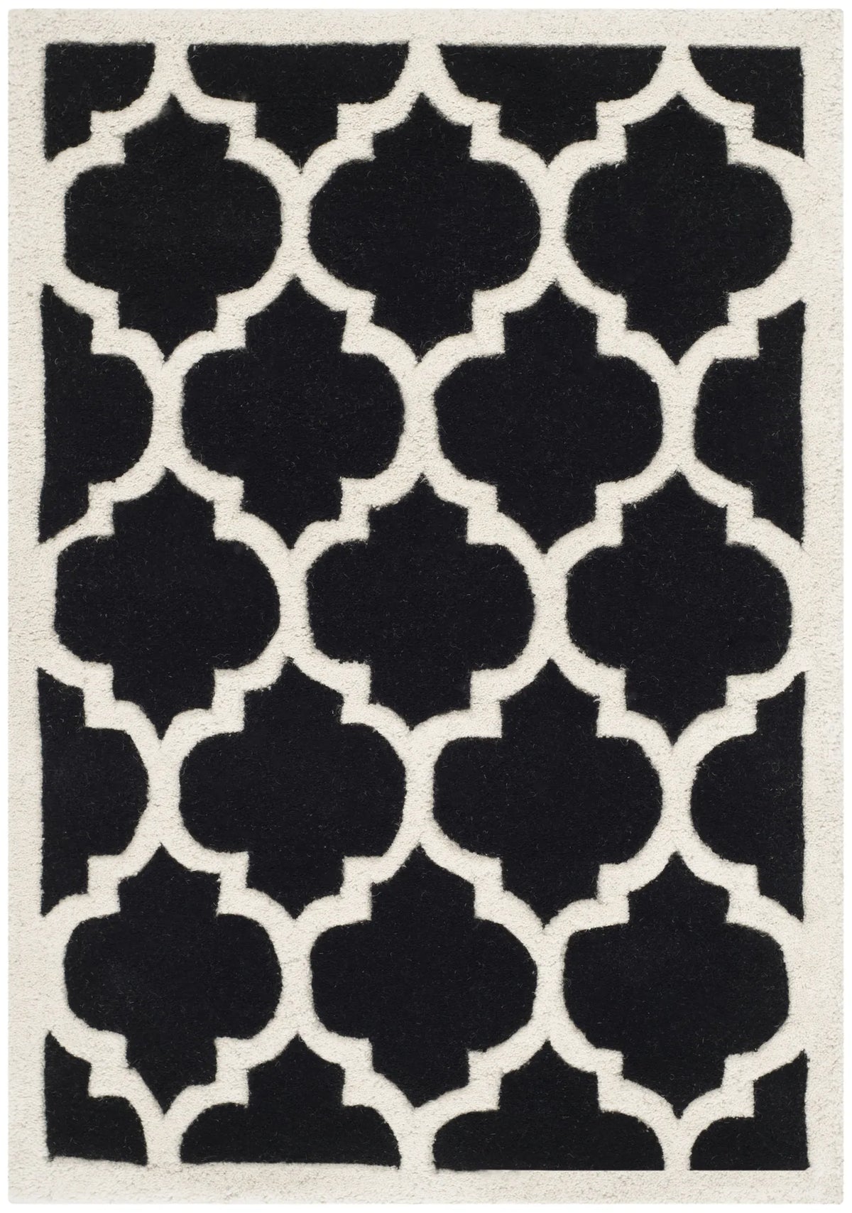 Safavieh Chatham 2'-0" x 3'-0" Rug in Black / Ivory