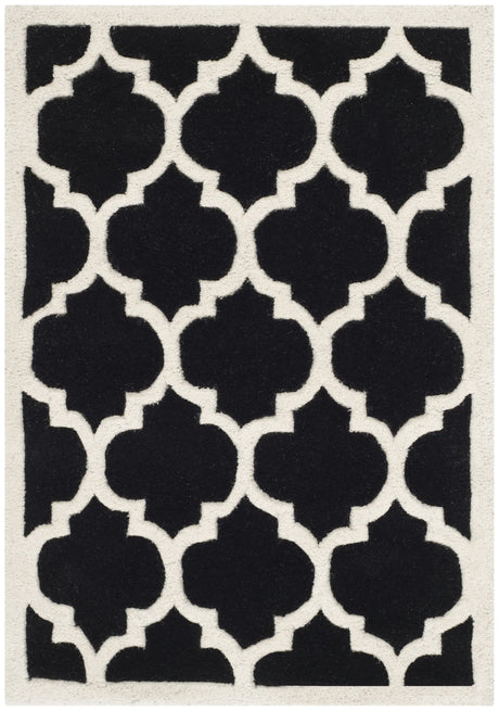 Safavieh Chatham 2'-0" x 3'-0" Rug in Black / Ivory