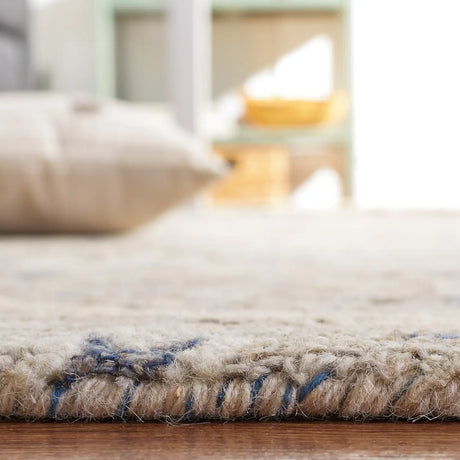 Safavieh Aspen 4'-0" x 6'-0" Rug in Beige / Grey