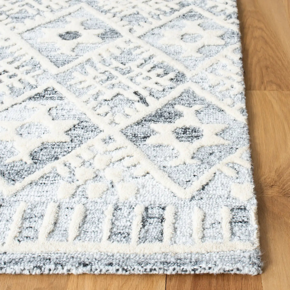 Safavieh Roslyn 4'-0" x 6'-0" Rug in Grey / Ivory