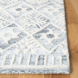 Safavieh Roslyn 4'-0" x 6'-0" Rug in Grey / Ivory