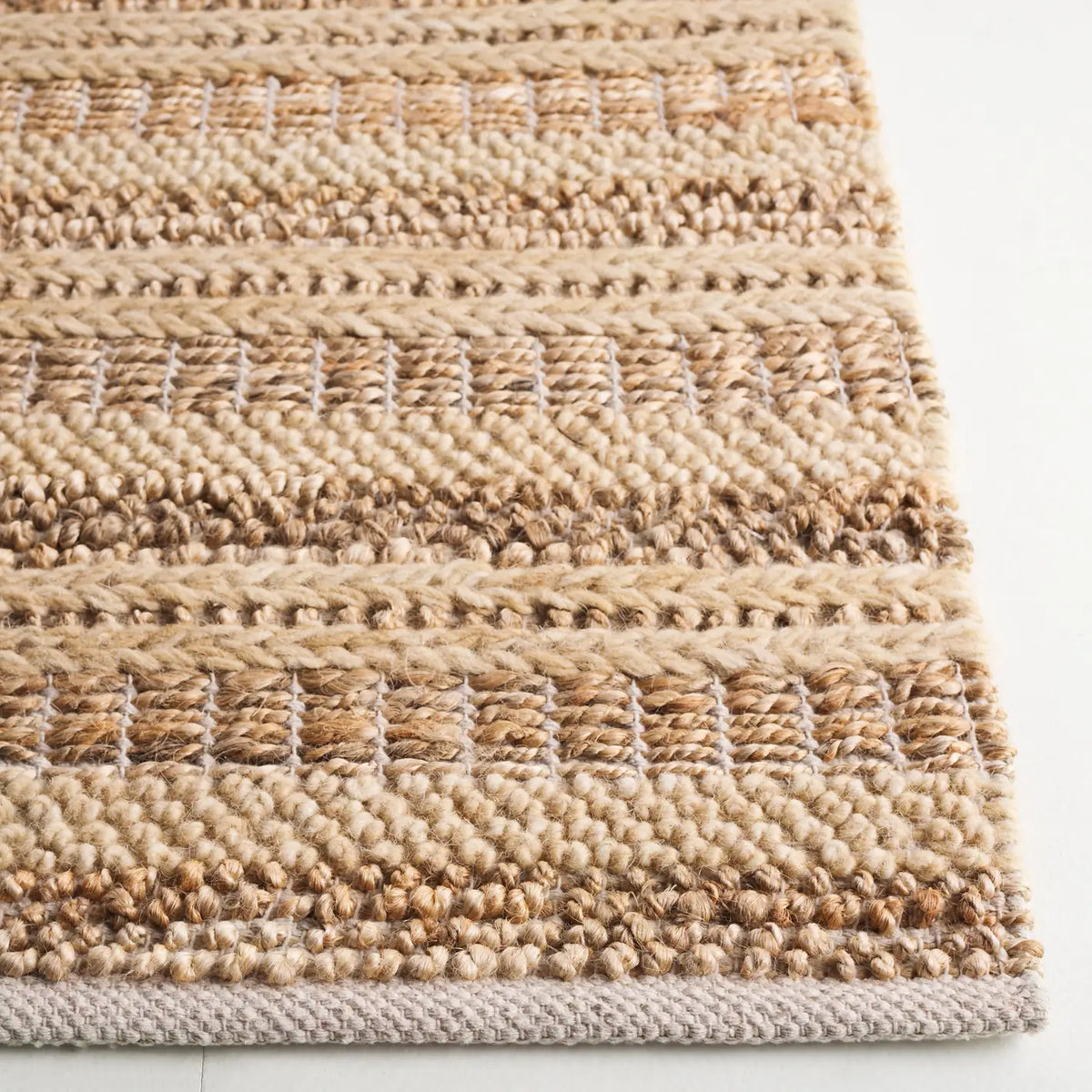Safavieh Natura 4'-0" x 6'-0" Rug in Natural / Beige