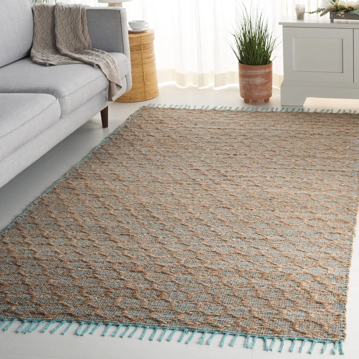 Safavieh Cape Cod 4'-0" x 6'-0" Rug in Light Blue / Natural