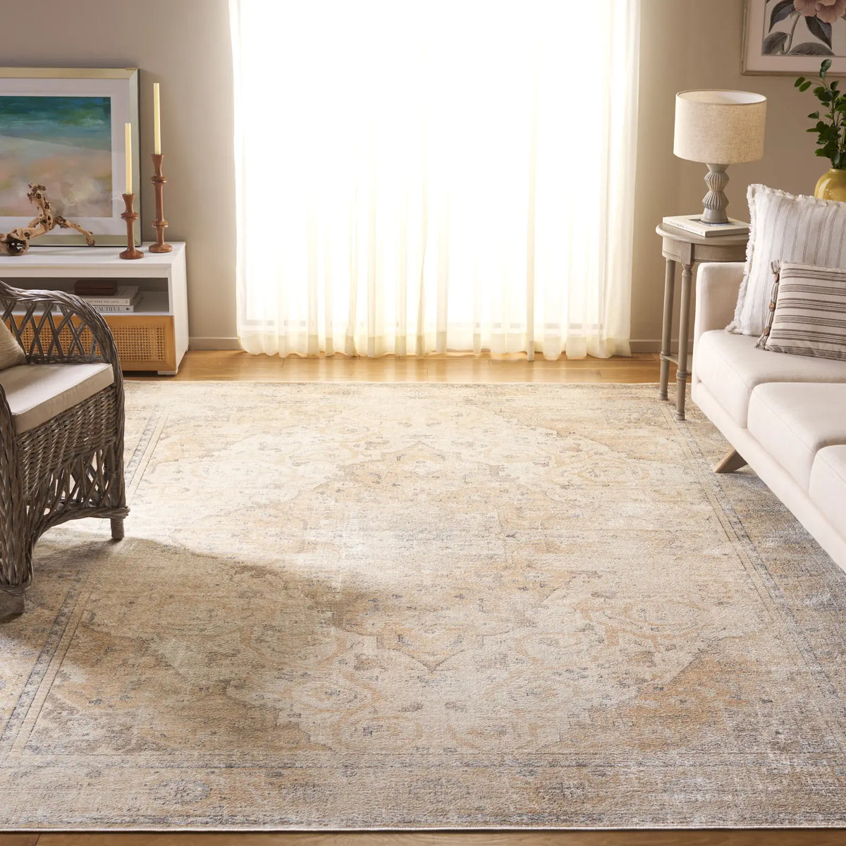 Safavieh Atlas 6'-0" x 9'-0" Rug in Ivory / Beige