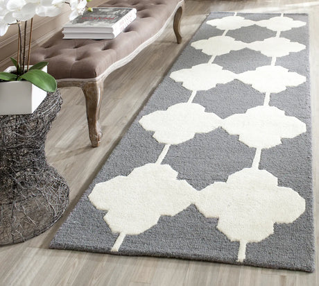 Safavieh Cambridge 2'-6" x 8'-0" Rug in Dark Grey / Ivory