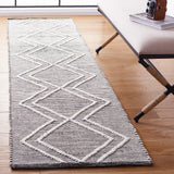 Safavieh Kilim 2'-3" x 9'-0" Rug in Black / Ivory