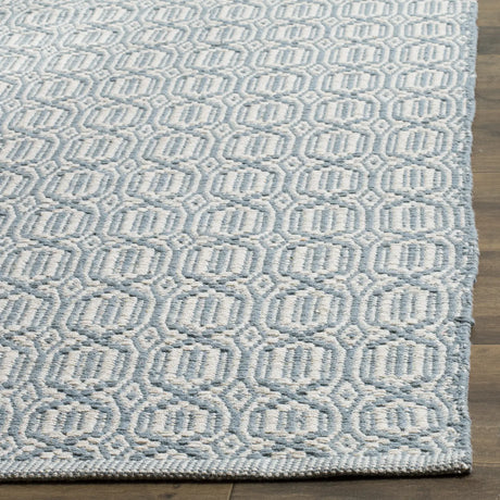 Safavieh Montauk 5'-0" x 8'-0" Rug in Ivory / Blue