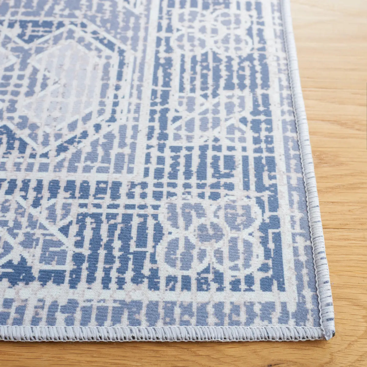 Safavieh Tucson 4'-0" x 6'-0" Rug in Grey / Ivory
