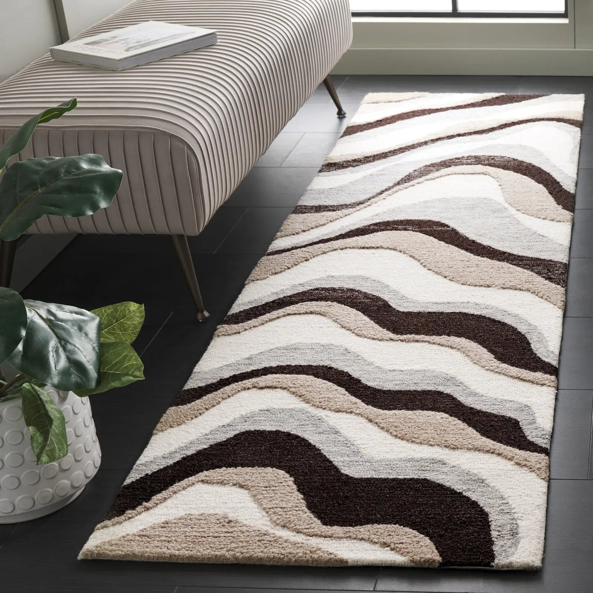Safavieh Ebony 2'-3" x 8'-0" Rug in Ivory / Grey