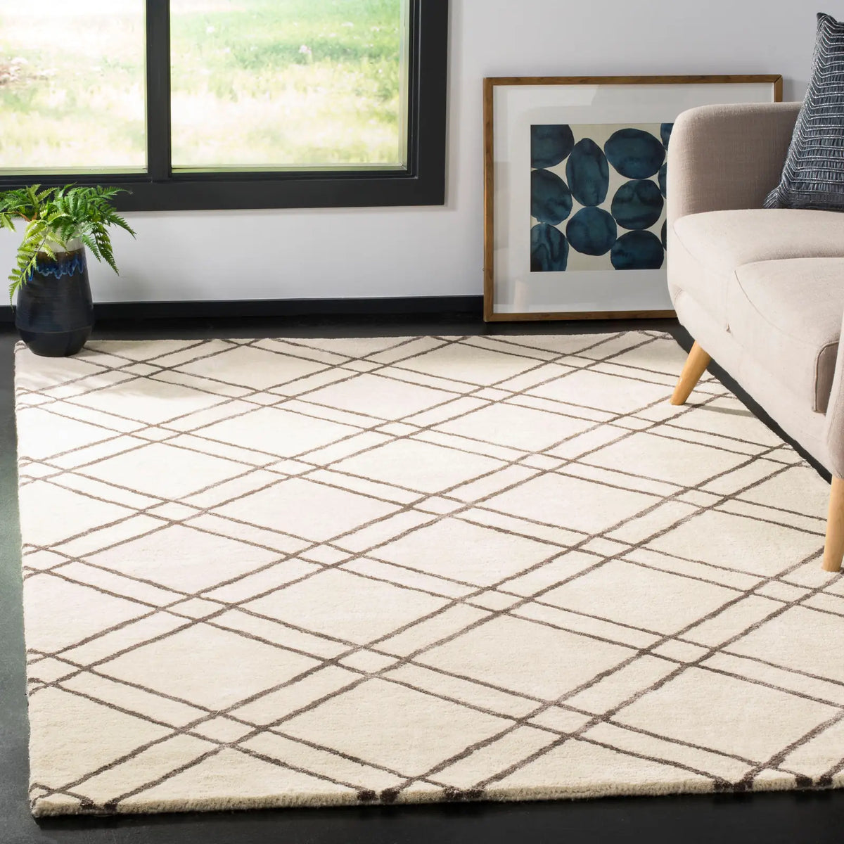 Safavieh Himalaya 4'-0" x 6'-0" Rug in Ivory / Dark Grey