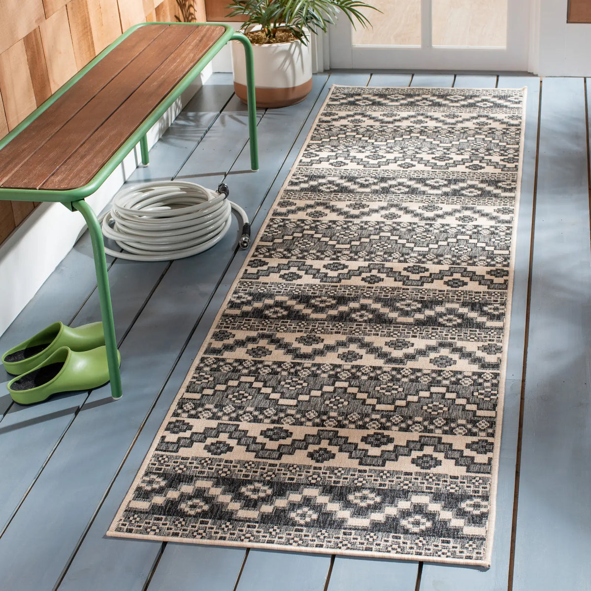 Safavieh Veranda 2'-3" x 10'-0" Rug in Grey / Beige