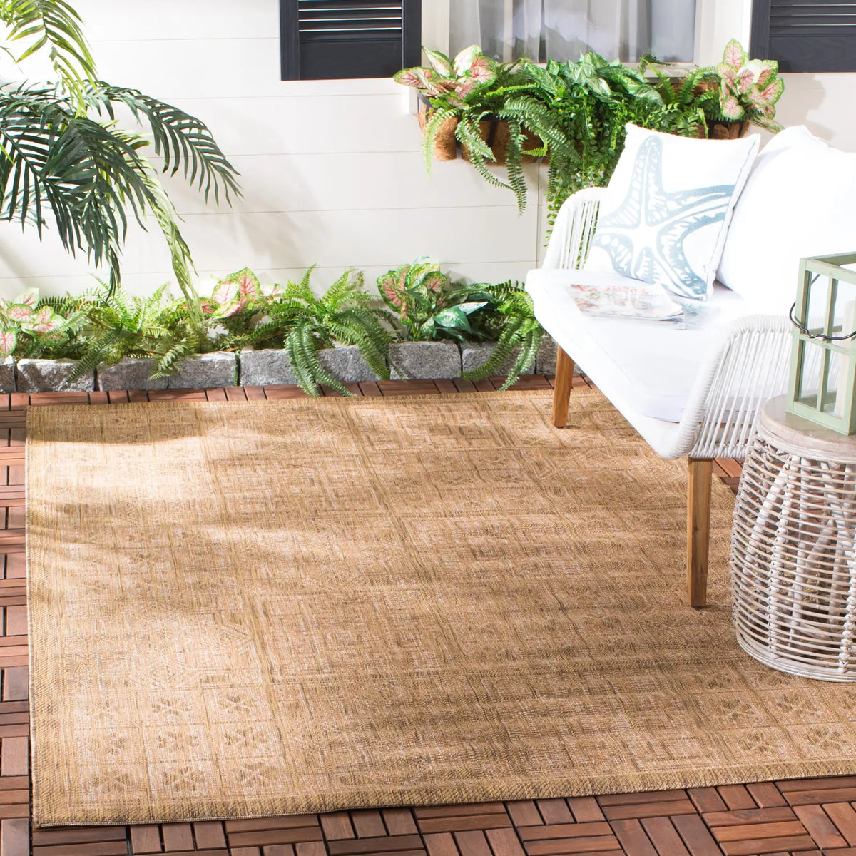 Safavieh Courtyard 4'-0" x 5'-7" Rug in Gold / Natural
