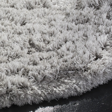 Safavieh Polar Shag 5'-1" x 5'-1" Rug in Silver