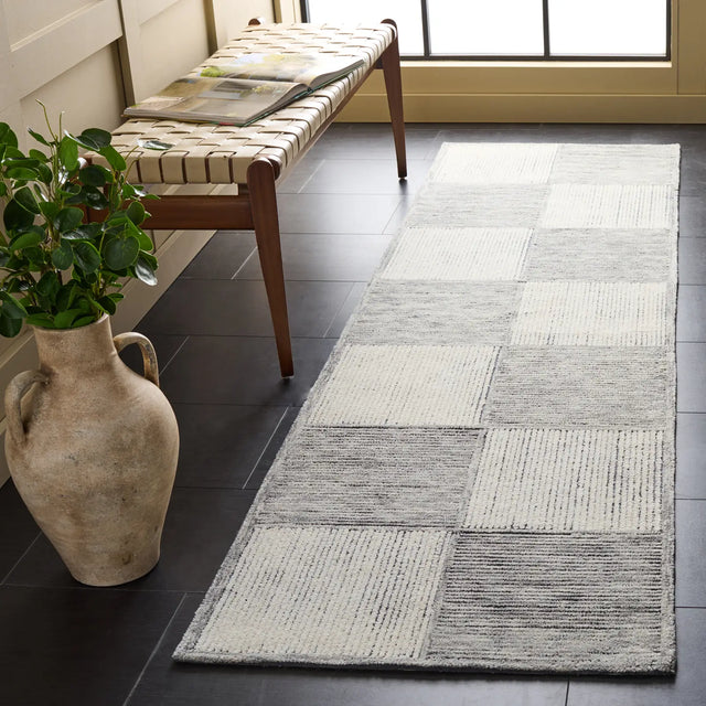 Safavieh Ebony 2'-3" x 8'-0" Rug in Ivory / Grey
