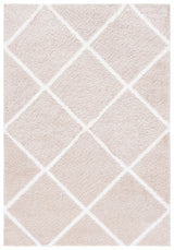 Safavieh Tahoe Shag 4'-0" x 6'-0" Rug in Beige / White