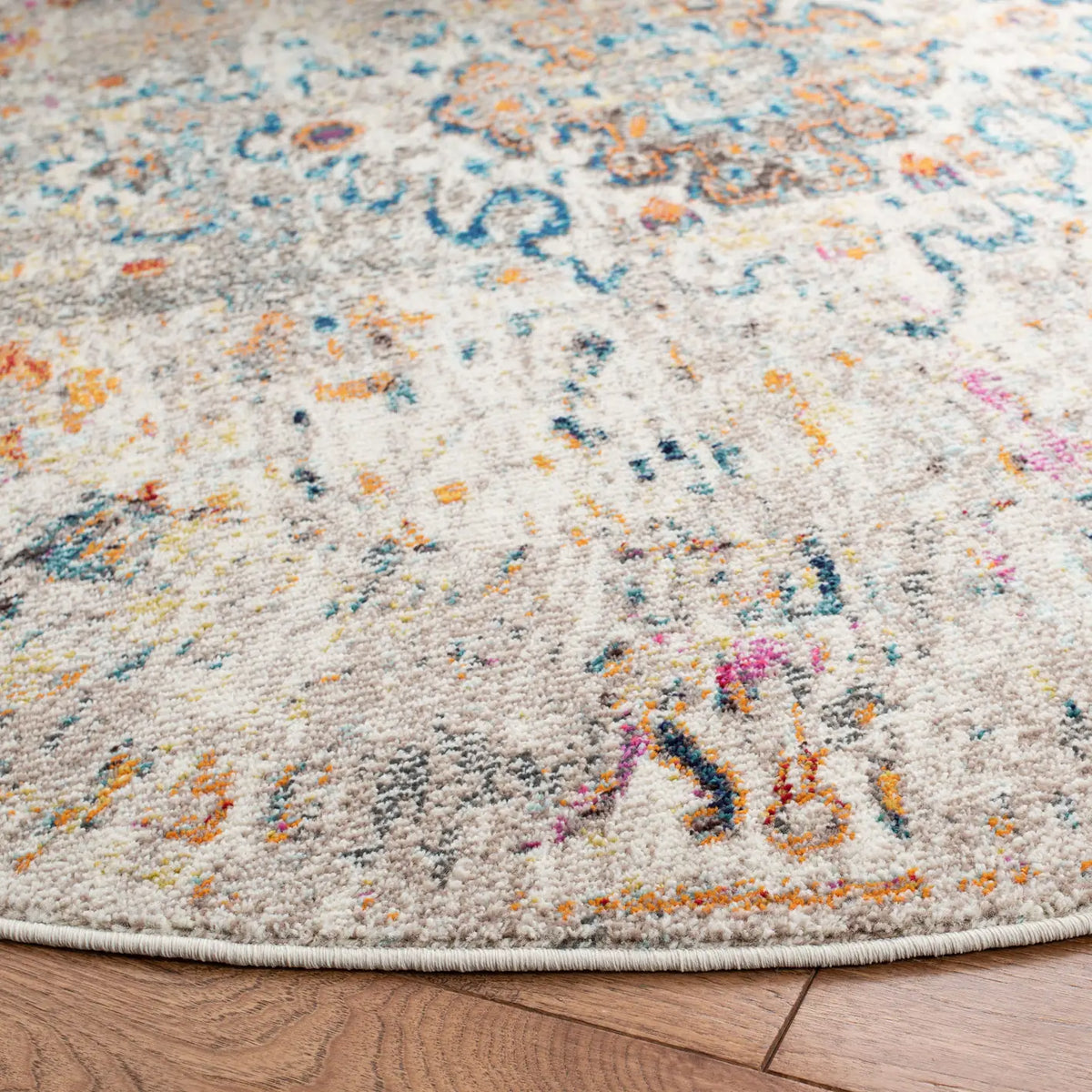 Safavieh Madison 5'-0" x 5'-0" Rug in Grey / Gold