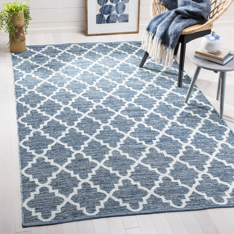 Safavieh Montauk 5'-0" x 8'-0" Rug in Navy / Ivory