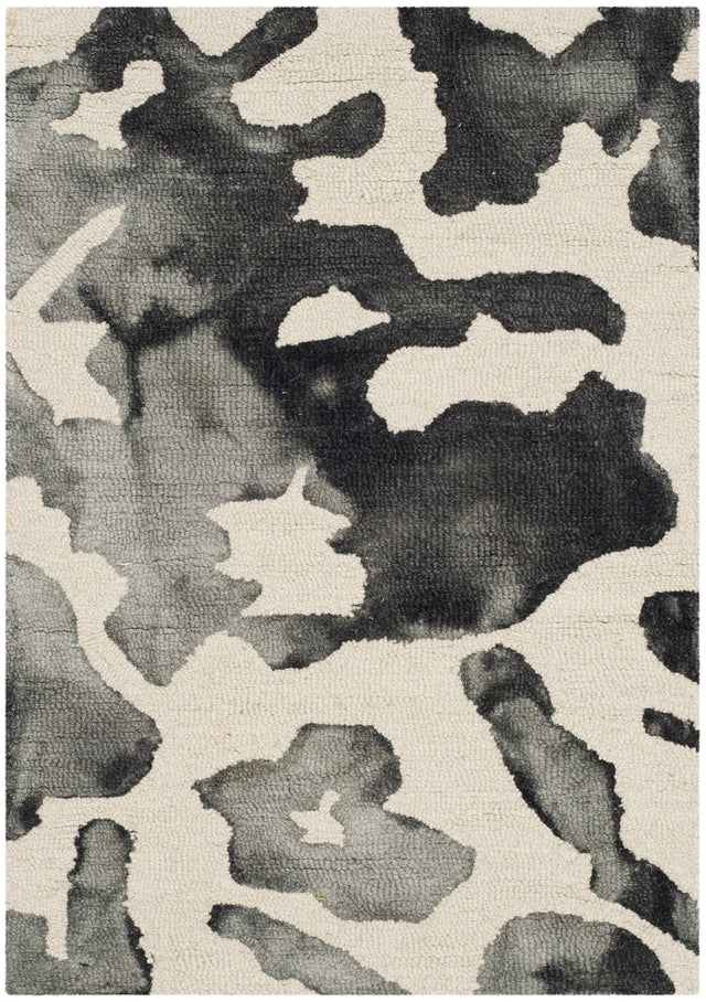 Safavieh Dip Dye 2'-0" x 3'-0" Rug in Beige / Charcoal