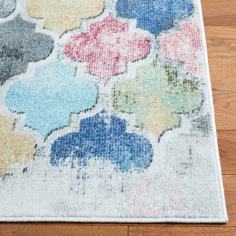 Safavieh Phoenix 500 4'-5" x 6'-5" Rug in Blue / Red