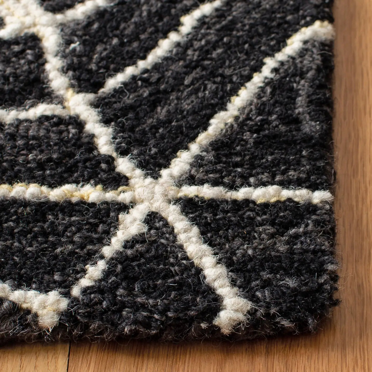Safavieh Micro-Loop 5'-0" x 8'-0" Rug in Charcoal / Ivory