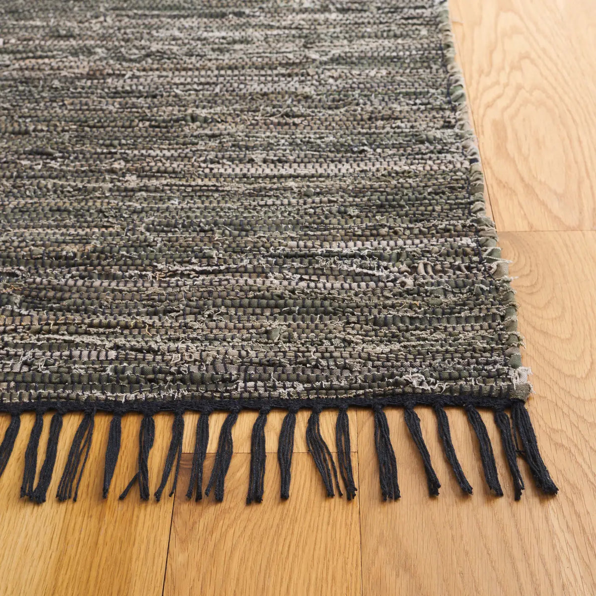 Safavieh Rag Rug 4'-0" x 6'-0" Rug in Dark Green / Black