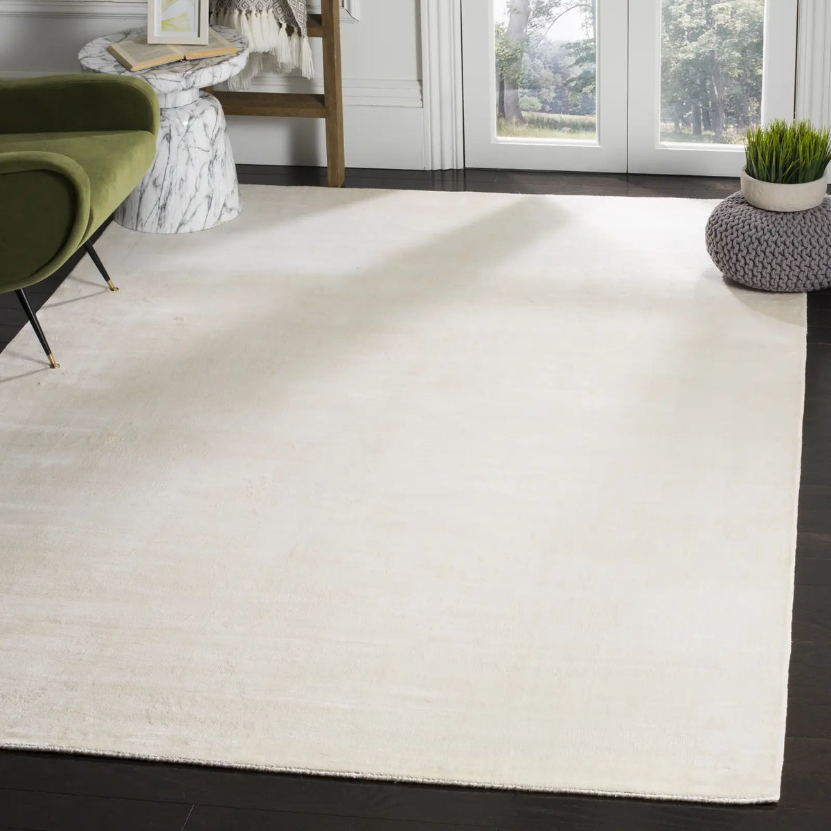 Safavieh Mirage 6'-0" x 9'-0" Rug in White