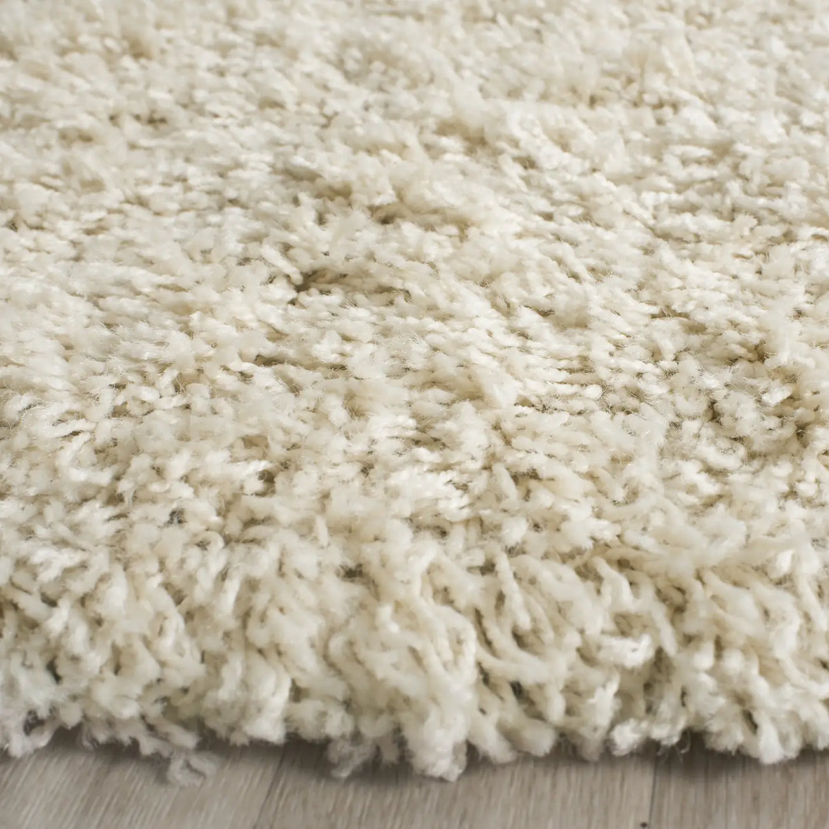 Safavieh Sgl-Laguna Shag 6'-7" x 6'-7" Rug in Beige