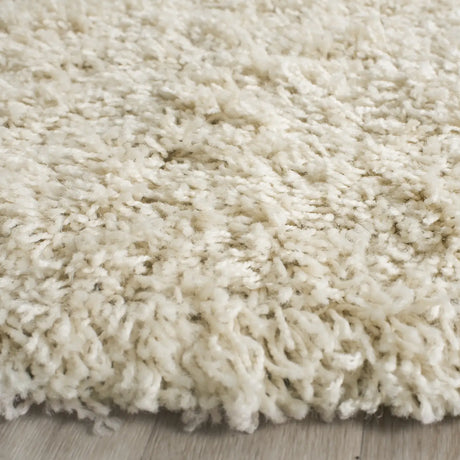 Safavieh Sgl-Laguna Shag 6'-7" x 6'-7" Rug in Beige