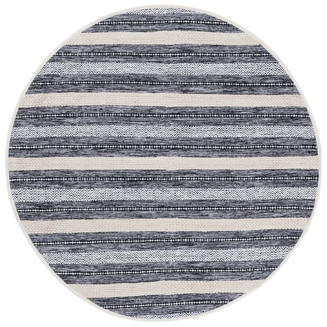Safavieh Montauk 6'-0" x 6'-0" Rug in Black / Ivory