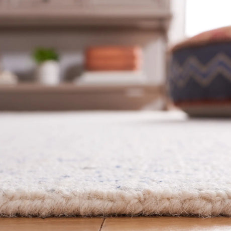 Safavieh Abstract 4'-0" x 6'-0" Rug in Blue / Ivory