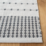 Safavieh Montauk 4'-0" x 6'-0" Rug in Grey / Ivory