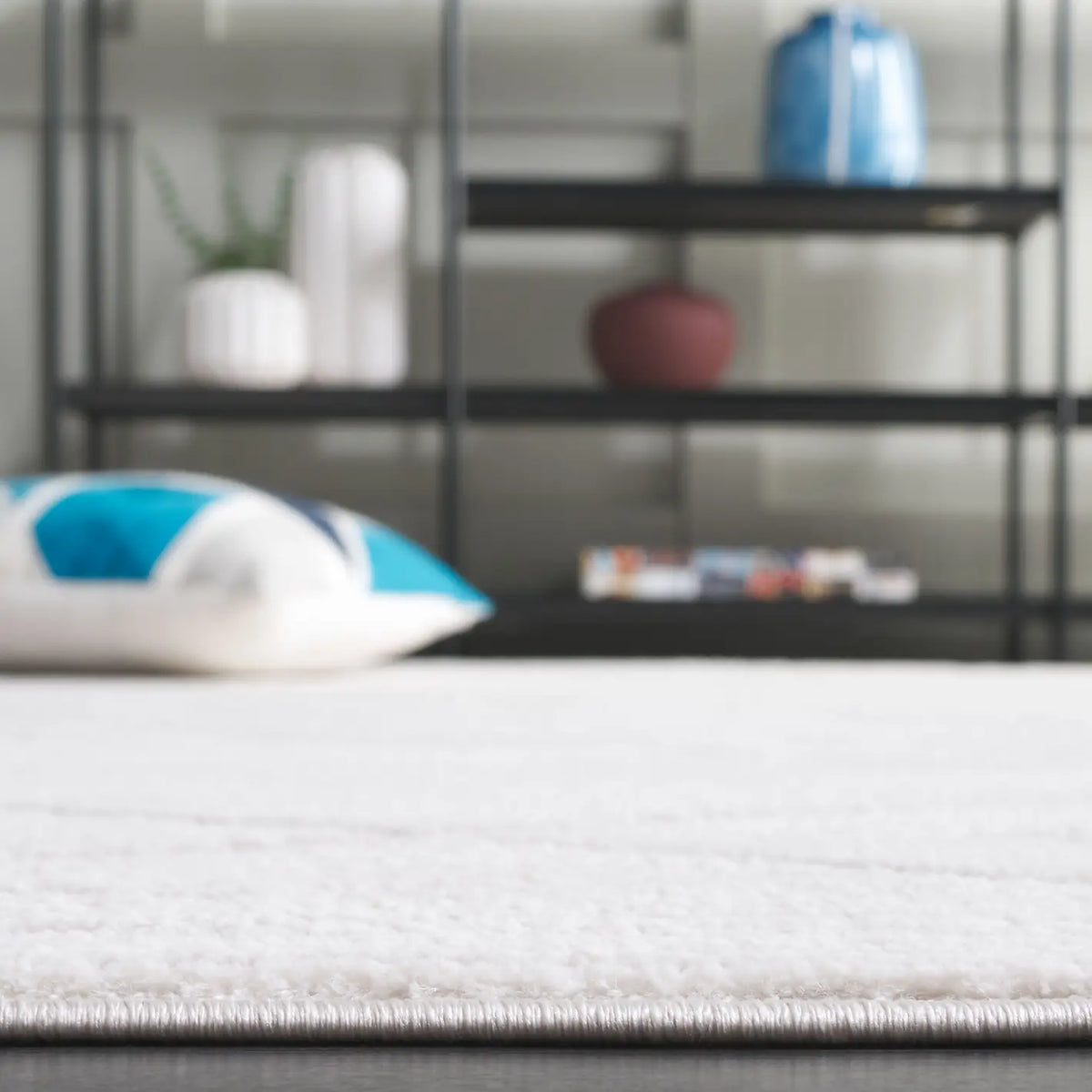 Safavieh Carter 4'-0" x 6'-0" Rug in Ivory / Taupe
