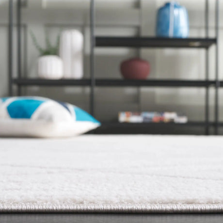 Safavieh Carter 4'-0" x 6'-0" Rug in Ivory / Taupe