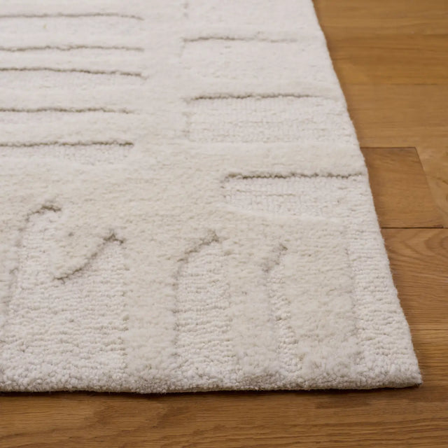 Safavieh Ebony 4'-0" x 6'-0" Rug in Ivory