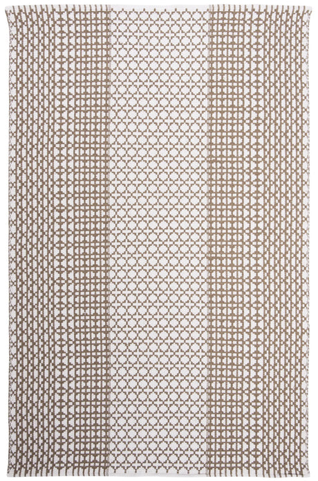 Safavieh Montauk 5'-0" x 8'-0" Rug in Taupe / Ivory