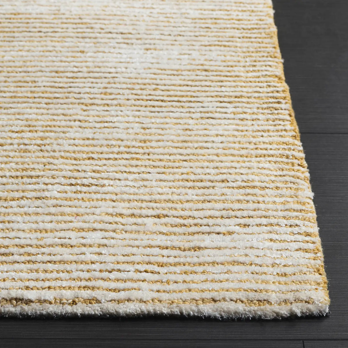 Safavieh Mirage 4'-0" x 6'-0" Rug in Ivory / Gold