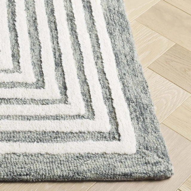Safavieh Metro 2'-3" x 8'-0" Rug in Green / Ivory