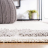 Safavieh Metro 4'-0" x 6'-0" Rug in Ivory / Grey