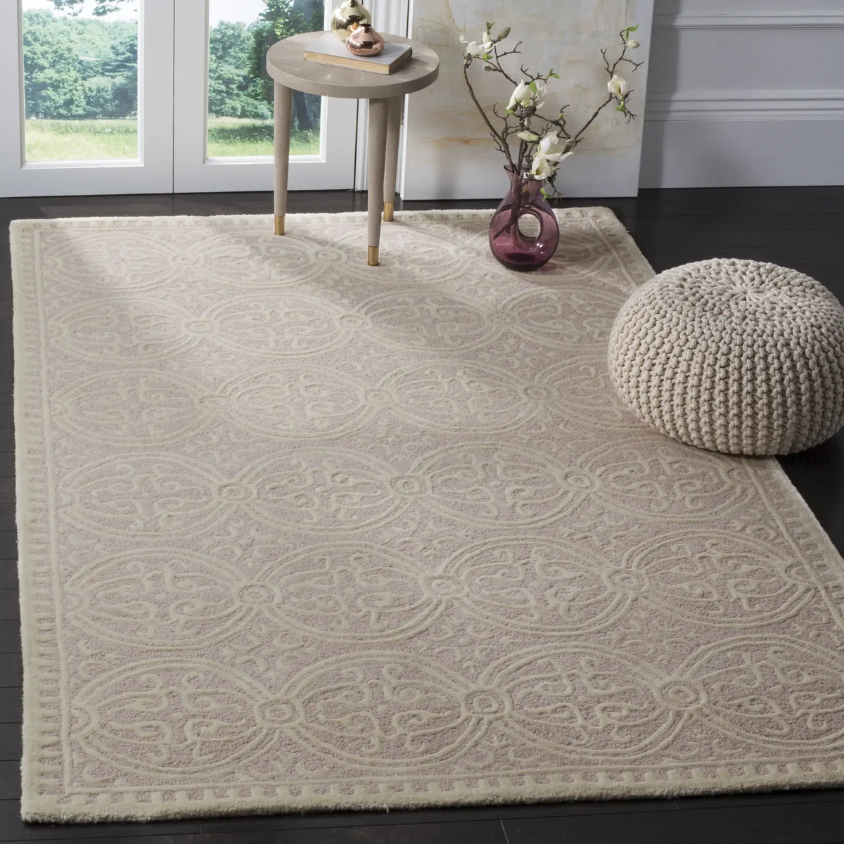 Safavieh Cambridge 5'-0" x 8'-0" Rug in Light Pink / Ivory