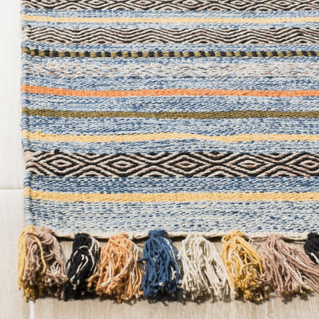 Safavieh Montauk 5'-0" x 8'-0" Rug in Blue / Multi