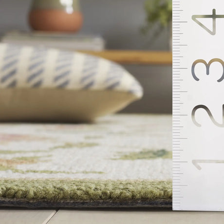 Safavieh Chelsea 4'-6" x 6'-6" Rug in Ivory