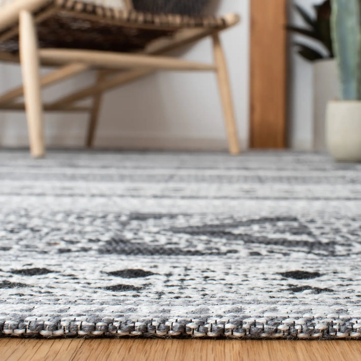 Safavieh Classic Vintage 4'-0" x 6'-0" Rug in Black