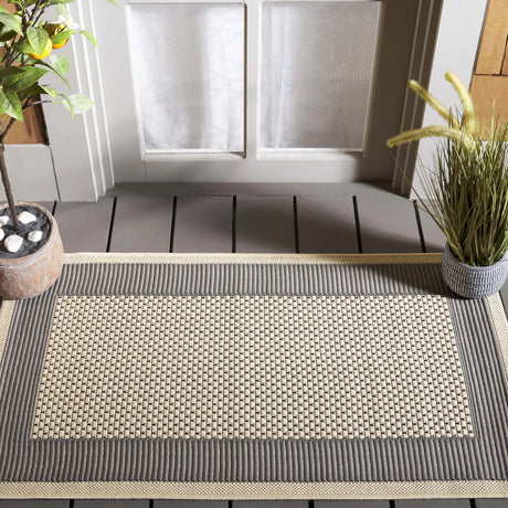 Safavieh Courtyard 2'-0" x 3'-7" Rug in Grey / Cream