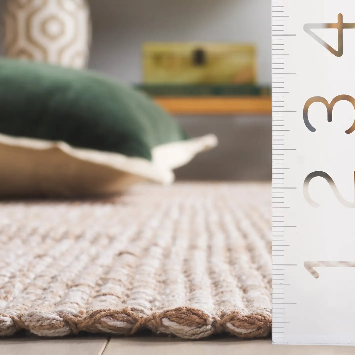 Safavieh Montauk 4'-0" x 6'-0" Rug in Beige