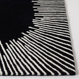 Safavieh Fifth Avenue 4'-0" x 6'-0" Rug in Black / Ivory